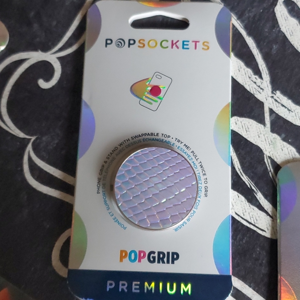 Pop socket premium silver holds your phone